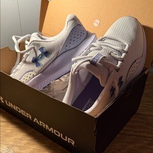 Under Armour women’s athletic Shoes Sneakers 9.5 Brand New BNWT